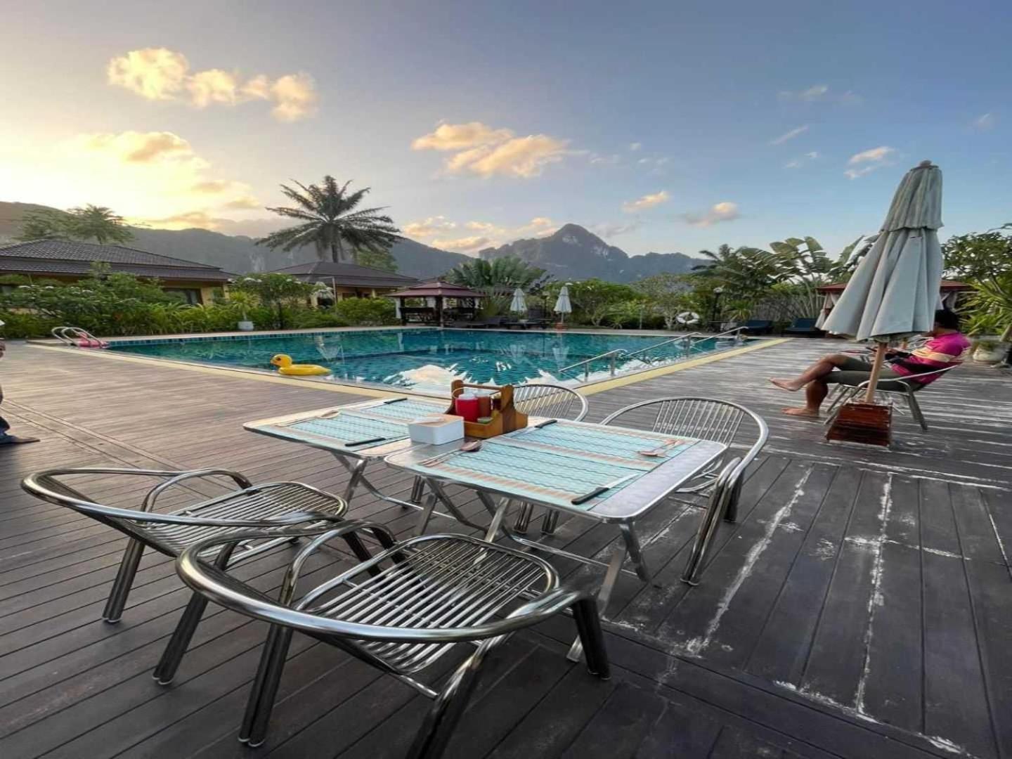 Capital O 75518 Baan Rose Resort Ao Luk Exterior foto