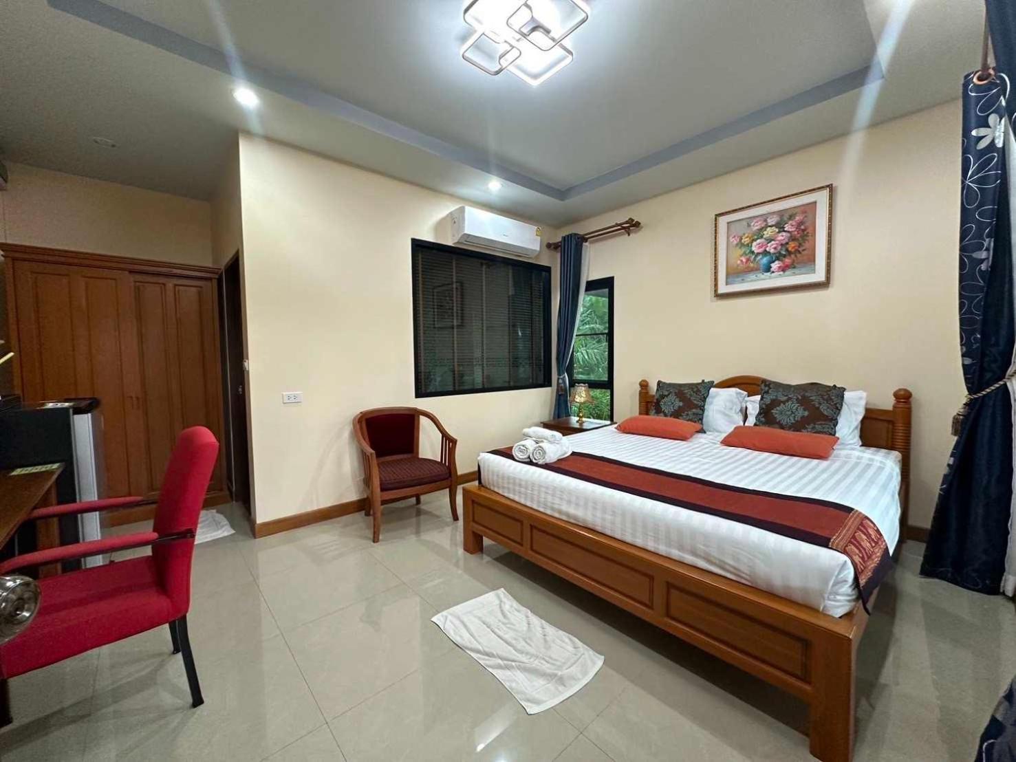 Capital O 75518 Baan Rose Resort Ao Luk Exterior foto