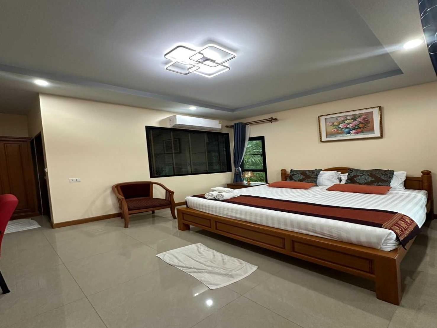 Capital O 75518 Baan Rose Resort Ao Luk Exterior foto