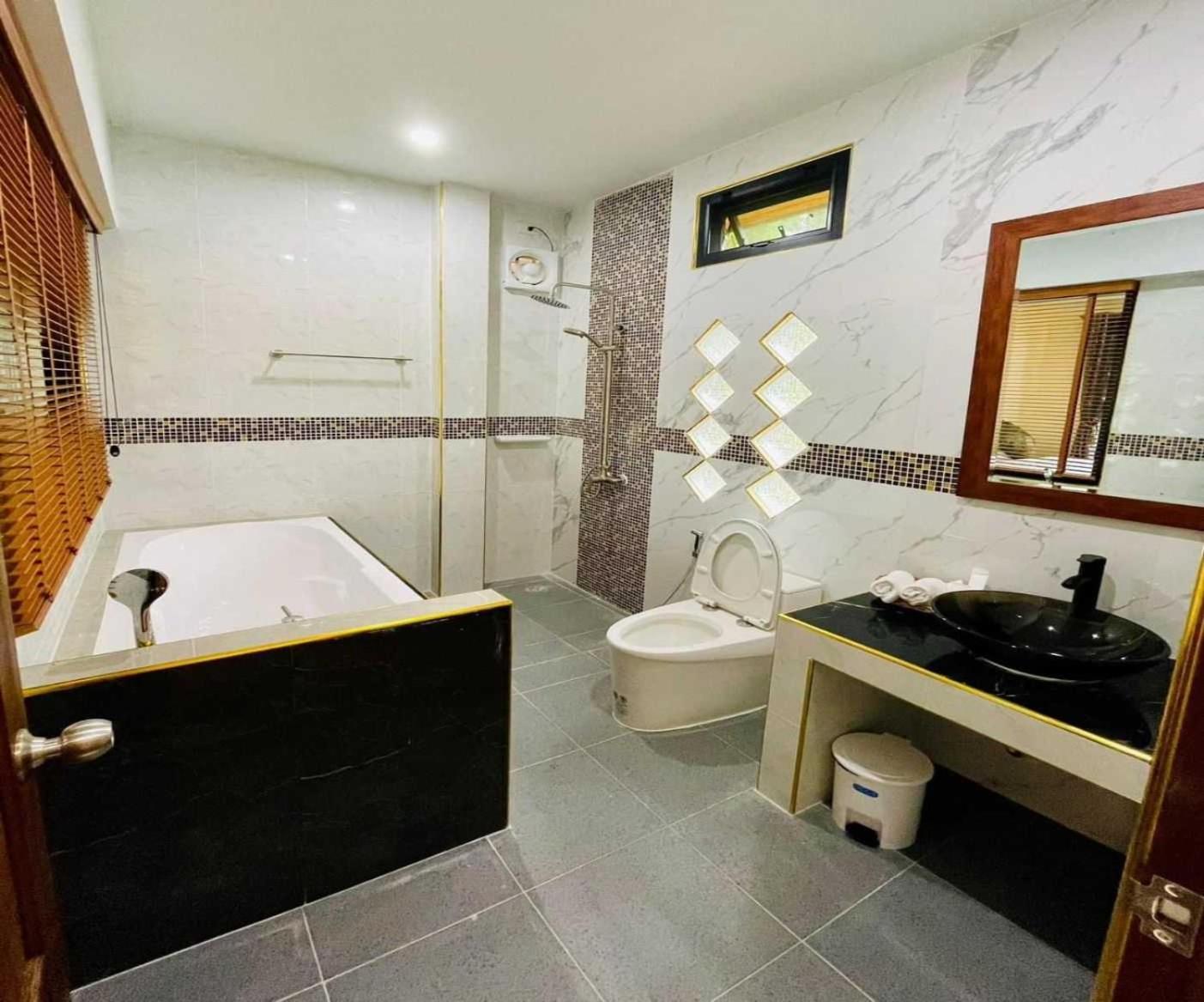 Capital O 75518 Baan Rose Resort Ao Luk Exterior foto