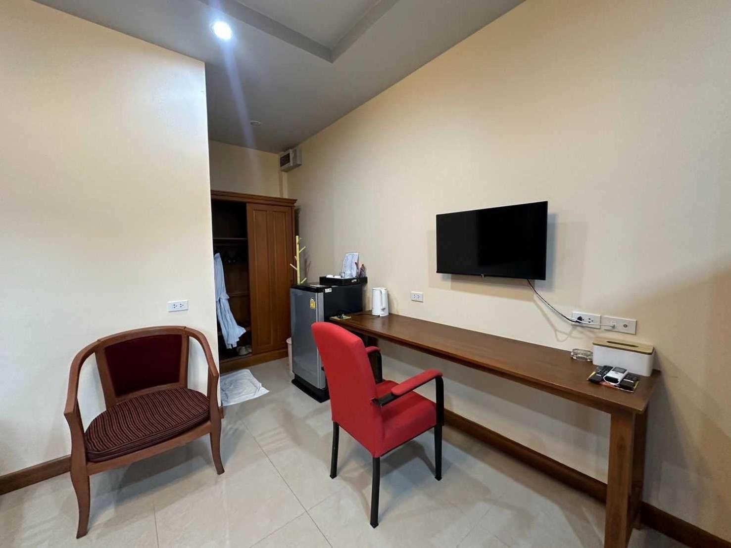 Capital O 75518 Baan Rose Resort Ao Luk Exterior foto