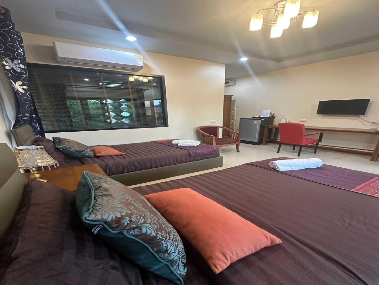 Capital O 75518 Baan Rose Resort Ao Luk Exterior foto