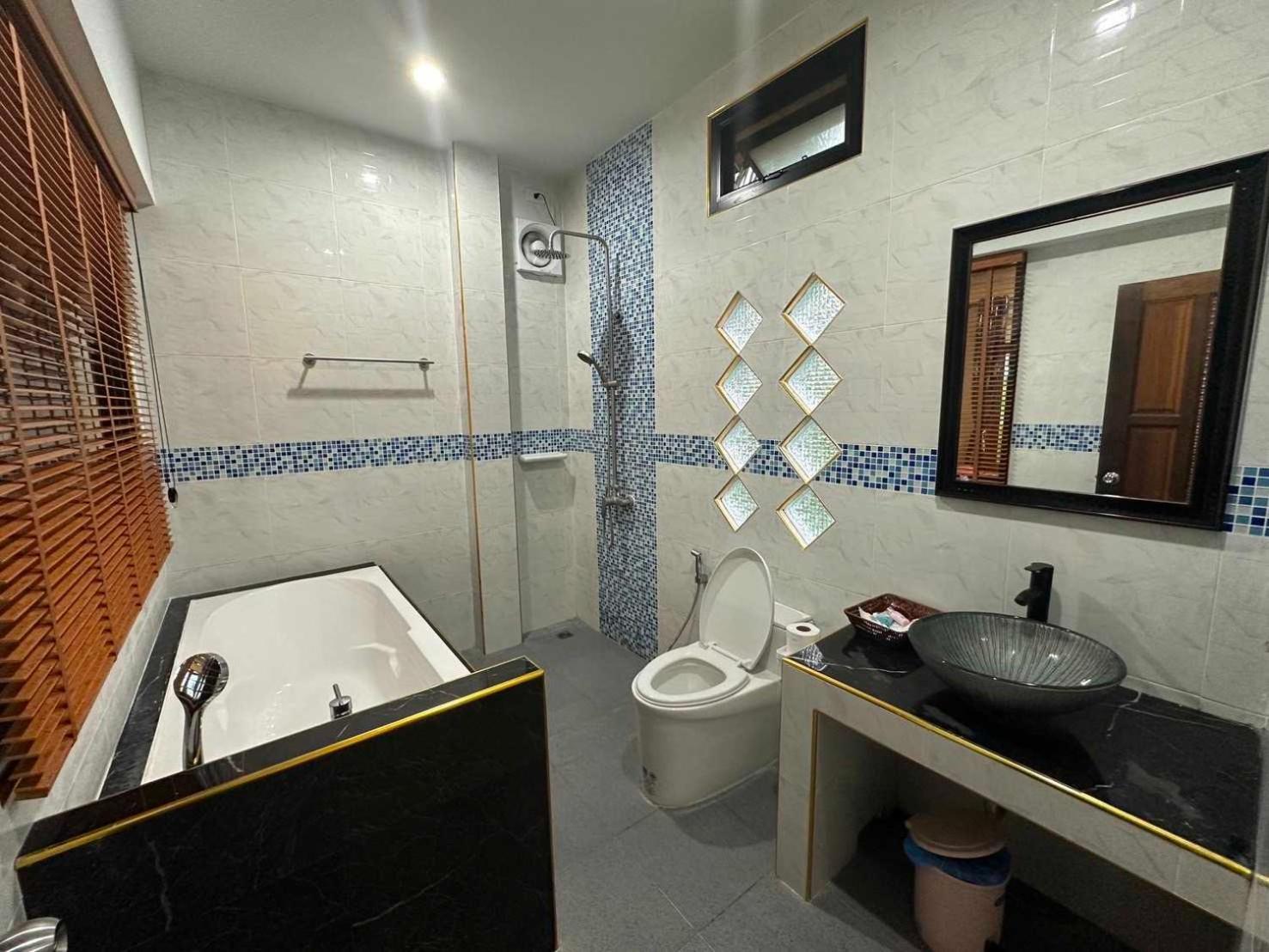 Capital O 75518 Baan Rose Resort Ao Luk Exterior foto