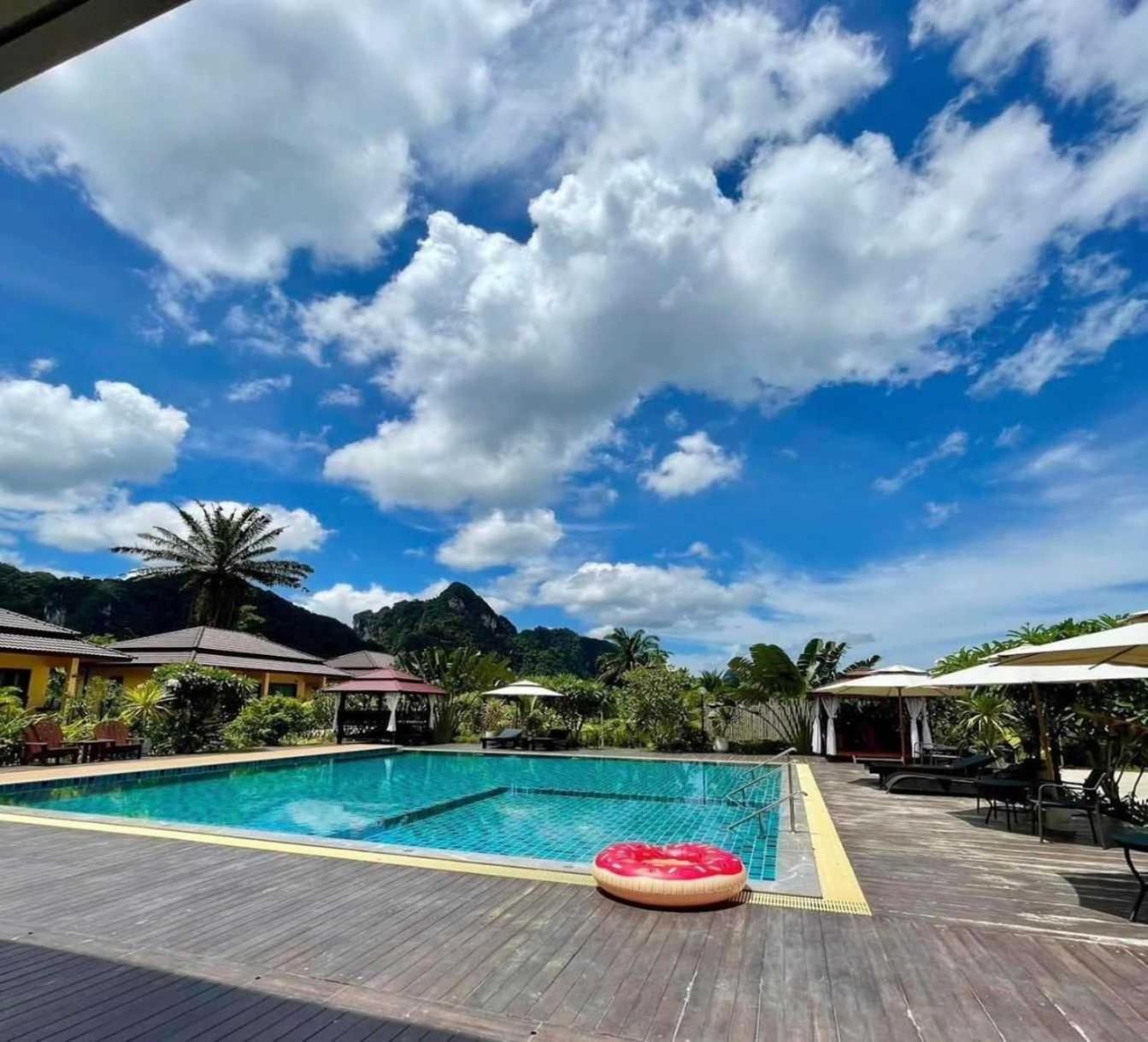 Capital O 75518 Baan Rose Resort Ao Luk Exterior foto